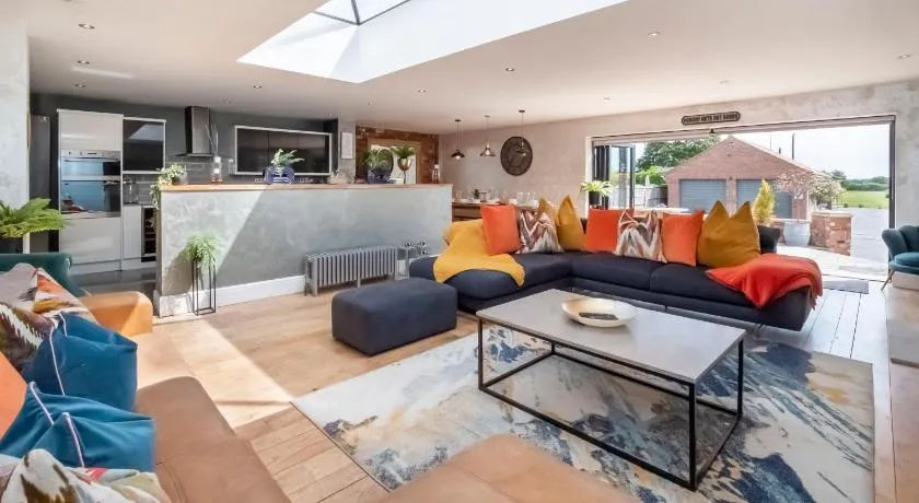 Converted Luxury Stables - Image 1