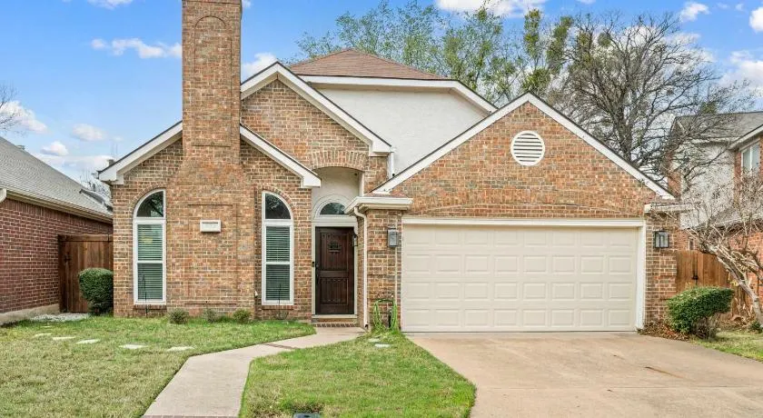 3BR Home with Grill near AT&T Cowboys Stadium - Image 1