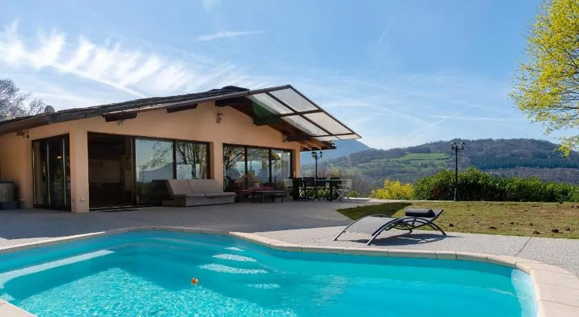 Maison avec Piscine, Spa et Jacuzzi - Image 1