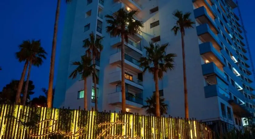 chic 2br pool access, free parking and near tgv - Image 1