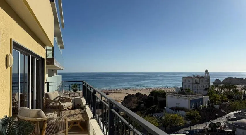 Prime located penthouse w seaview - Image 1