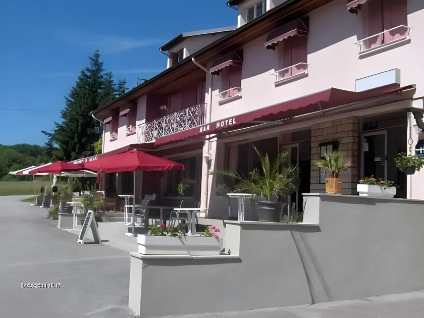 Hôtel La Fontaine Mantry - Image 1