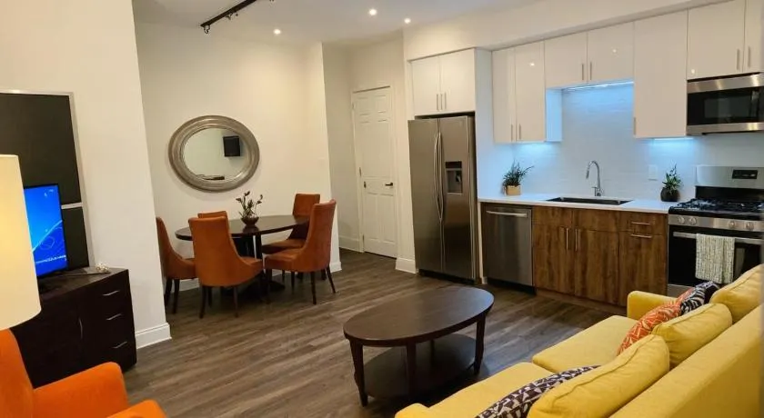 Stylish Venice Escape Near the Marina & Beachfront - Image 1
