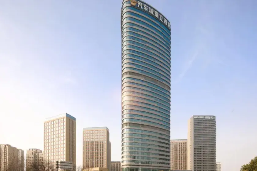 Auto City Ruili Hotel - Image 1