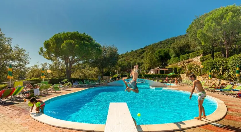 Ferienhaus mit Pool, Garten und Terrasse | Gartenblick - Image 1