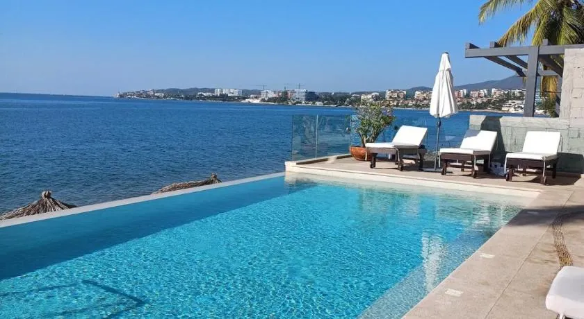 Cozy Beachfront PH Getaway - Image 1