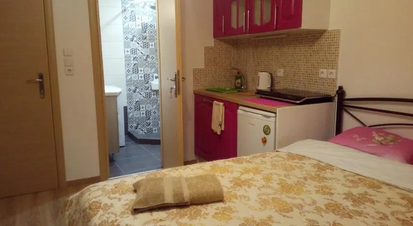 Comfortable inexpensive apartmets near metro - Image 1