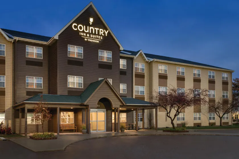 Country Inn & Suites by Radisson, Dakota Dunes, SD - Image 1