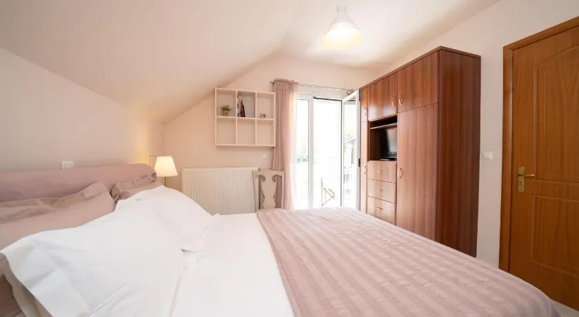 Christina's place - Image 1