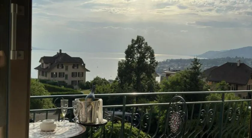 Villa Montreux - Image 1