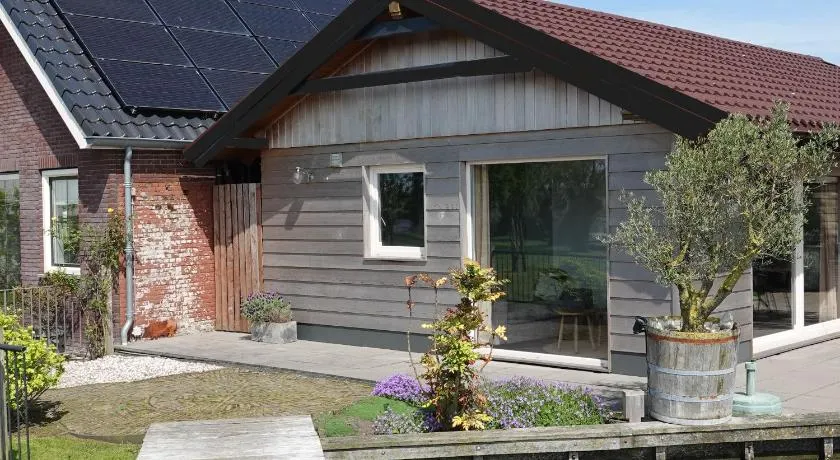 Mooi vakantiehuis prachtig gelegen aan het water - Image 1