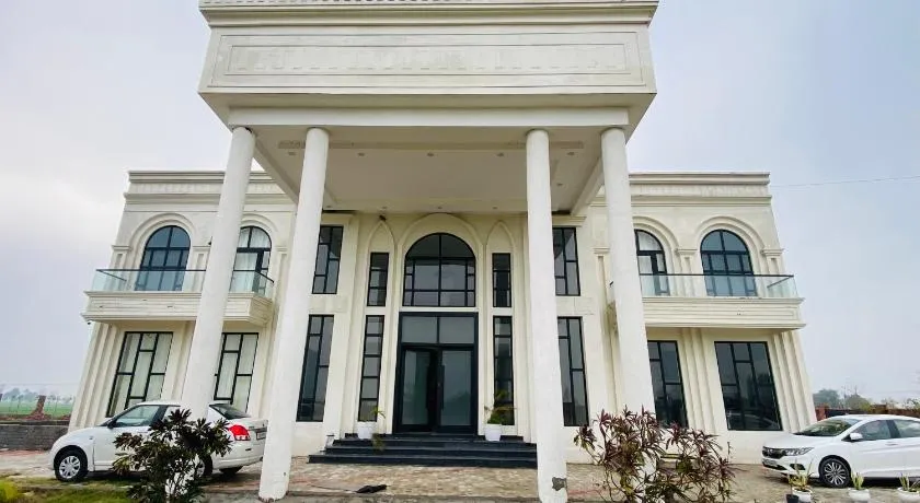 The White Mansion - Image 1