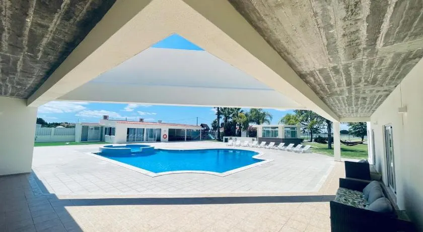 Villa Portugal - Image 1