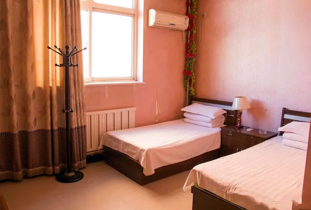 Hongyang Hotel - Image 1