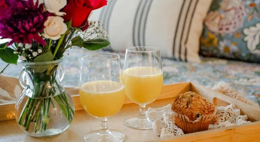 The Old Crowe Inn Bed and Breakfast - Image 1