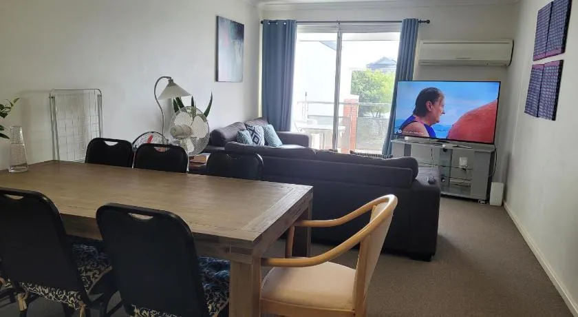 Twin or double room in a 2 bedroom apartment - Image 1