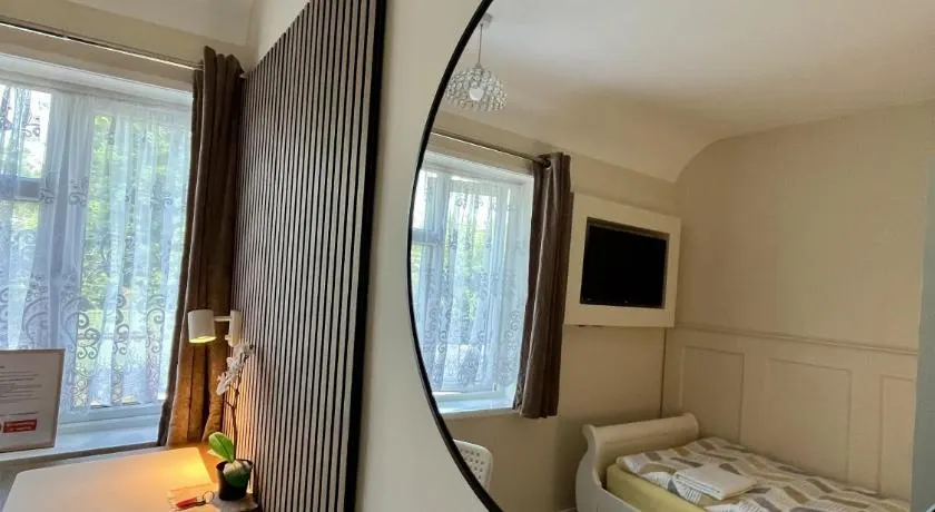 Home accommodation - Image 1