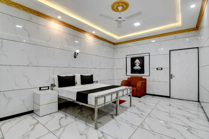 Hotel O by OYO Nilkanth Nivas - Image 1