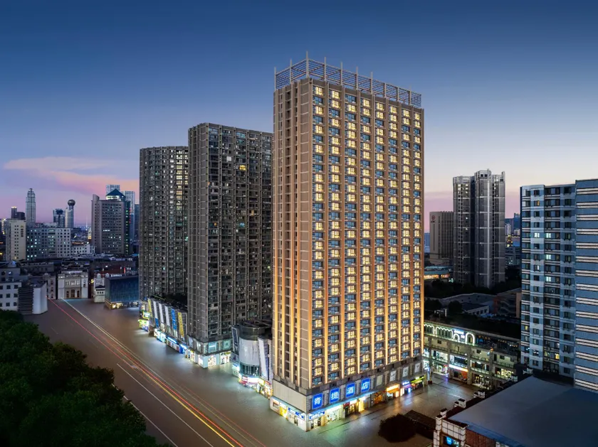 Atour Light Hotel Wuhan Jiangtan Jianghan Road Pedestrian Street - Image 1