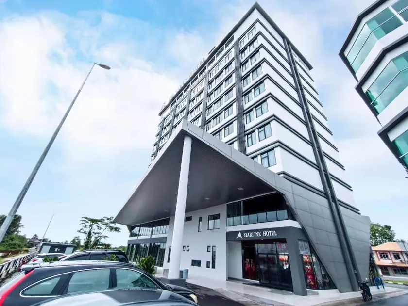 Starlink Hotel - Image 1