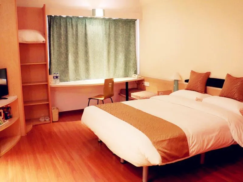 Xian Chenggong International Hotel - Image 1