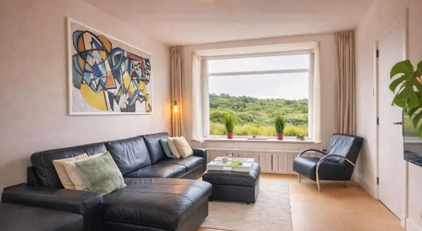 Spacious Beach House sea & dunes with free parking - Image 1