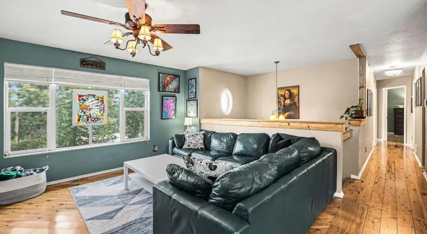 Mountain Retreat in Black Hawk with Sauna and Fire Pit - Image 1