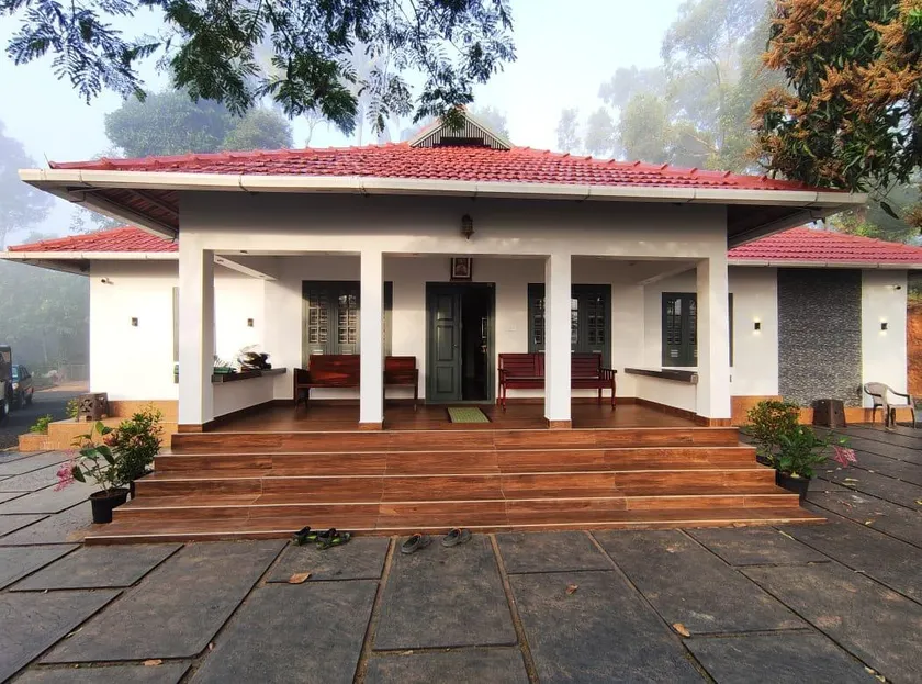 Appoyes Service Villa - Image 1