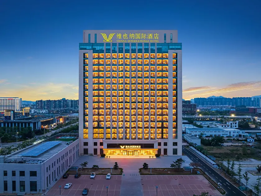 Vienna International Hotel Qingdao West Coast Yinzhu Metro Station - Image 1
