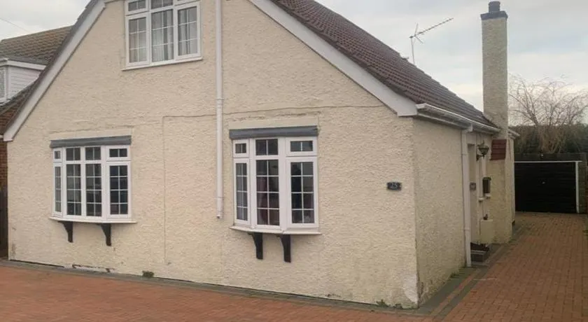 Family friendly seaside home - Image 1