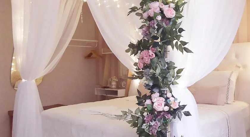 Live House Boutique - Image 1