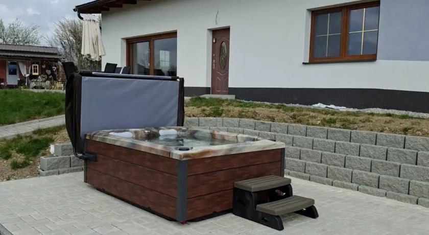 apartmany pod letištem s vířivkou - Image 1
