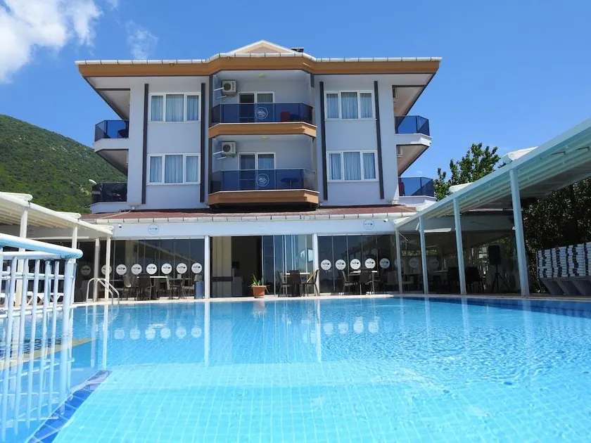Senam Hotel - Image 1