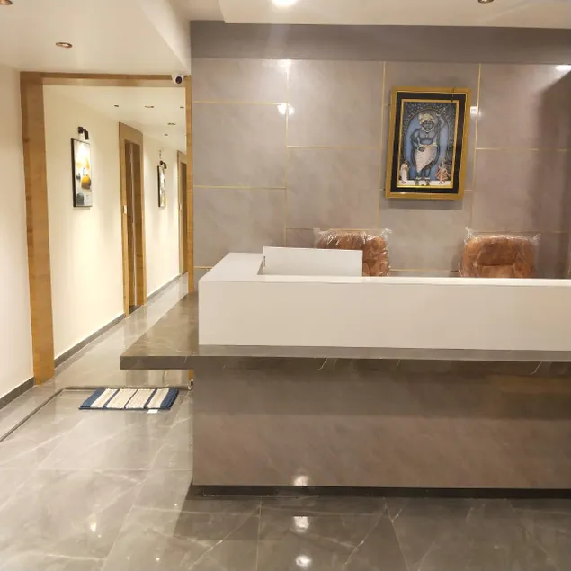 Hotel Krishna Park - Image 1