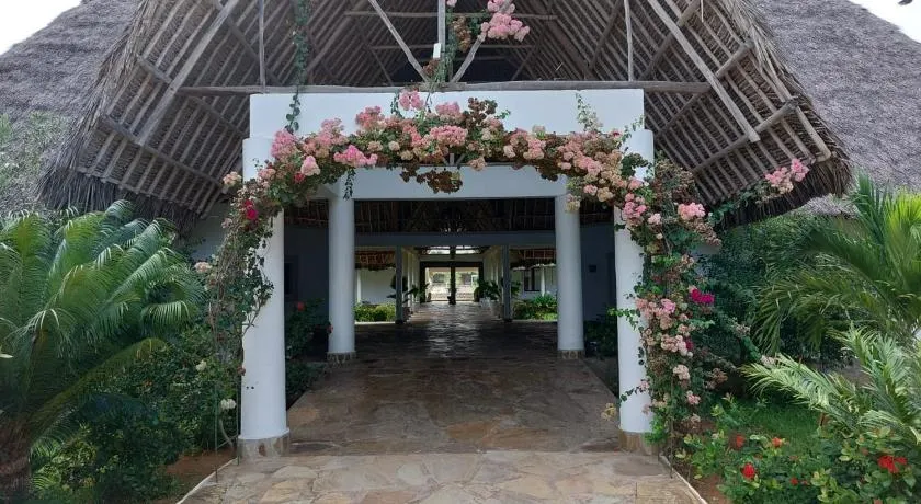 Karibuni Hotel & Villas - Image 1