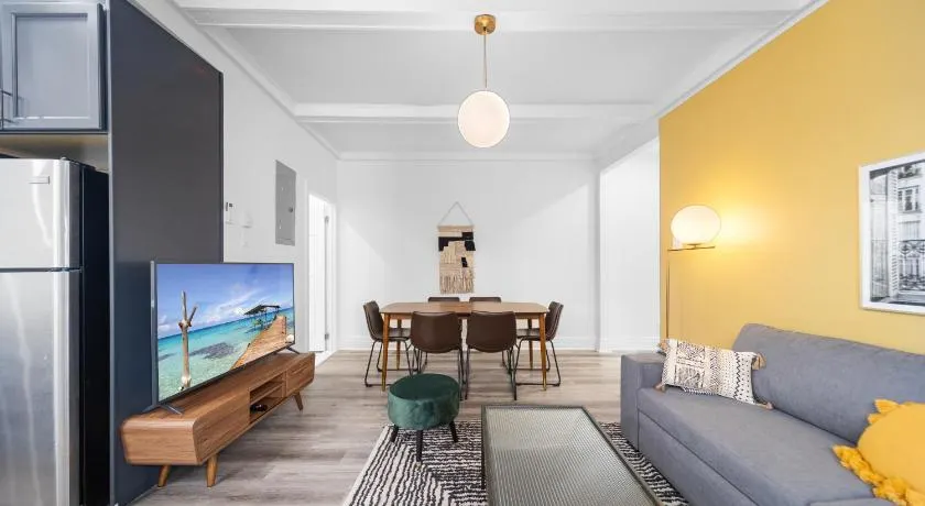 Modern and cozy 4 bedrooms sleep 12 - Image 1