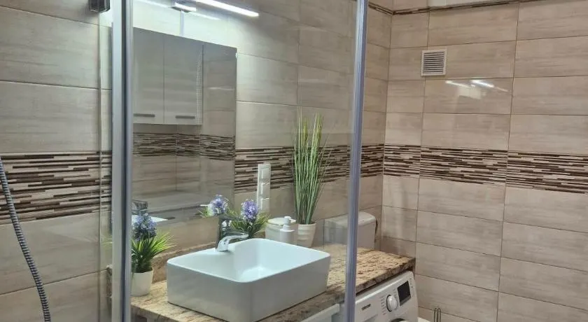 Downtown apartment with parking space - Image 1