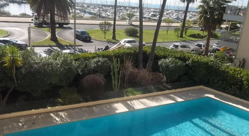 Appartement Front de Mer avec Piscine - Image 1