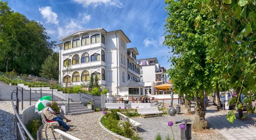 Haus am Meer Sellin App 5 und 6 by Meine Ferienzeit - Image 1