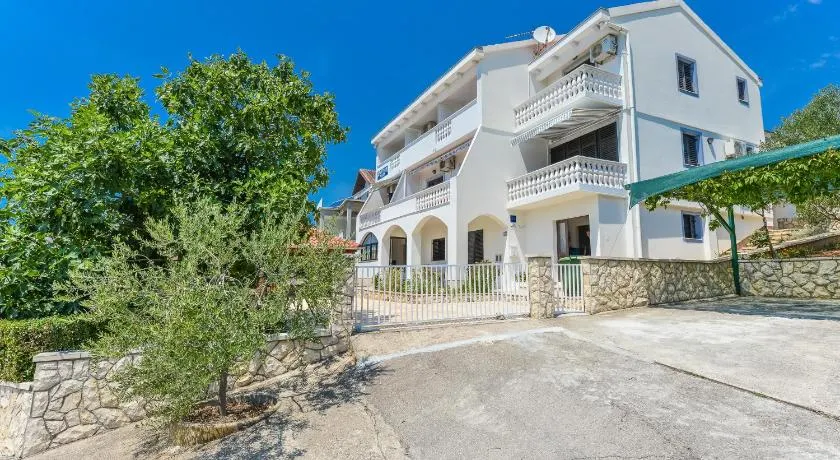 Apartments Mate - Image 1