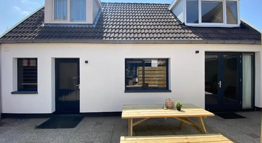 The island life beach house 2 - Image 1