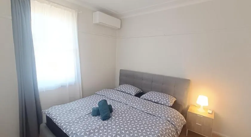 Comfortable Queen Room in Quiet House E3 - Image 1