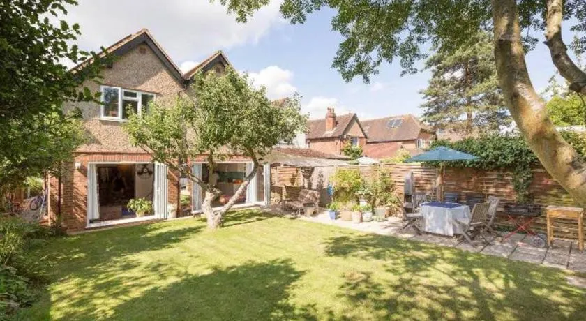 6 bedrooms beautiful home 3 bathrooms, quiet location with garden near Legoland Windsor Heathrow - Image 1
