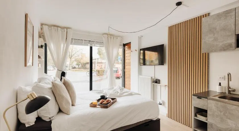 Luxurious Private Studio Amsterdam Zuid - Image 1