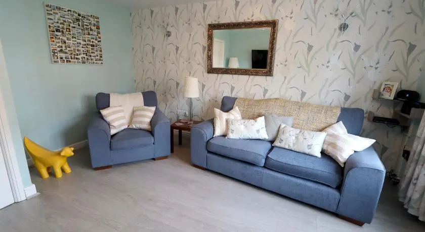 2026 Award winner In Our Liverpool Home Sleeps 5 in 2 Double & 1 Single Bedrooms - Image 1