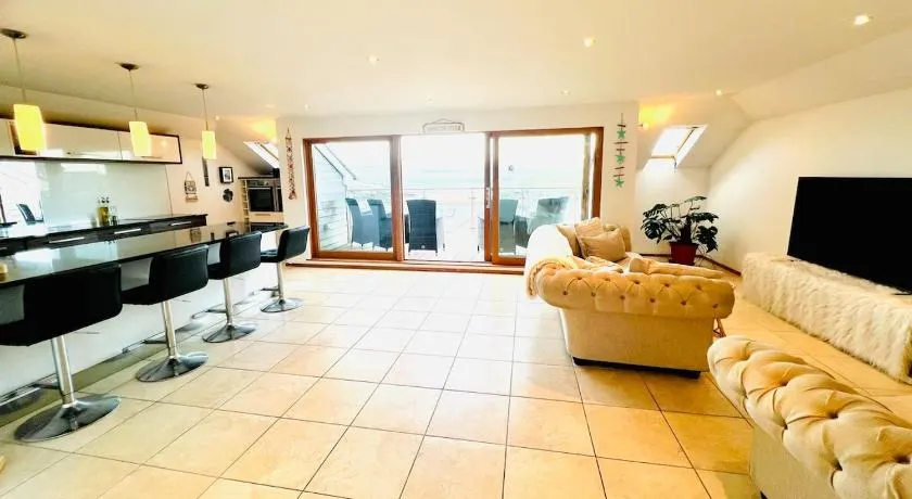 Seaforth - Stunning Beach View Free Parking - Image 1