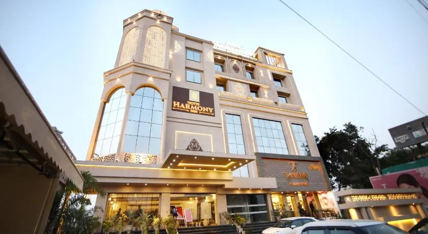 Hotel Harmony Inn - Image 1
