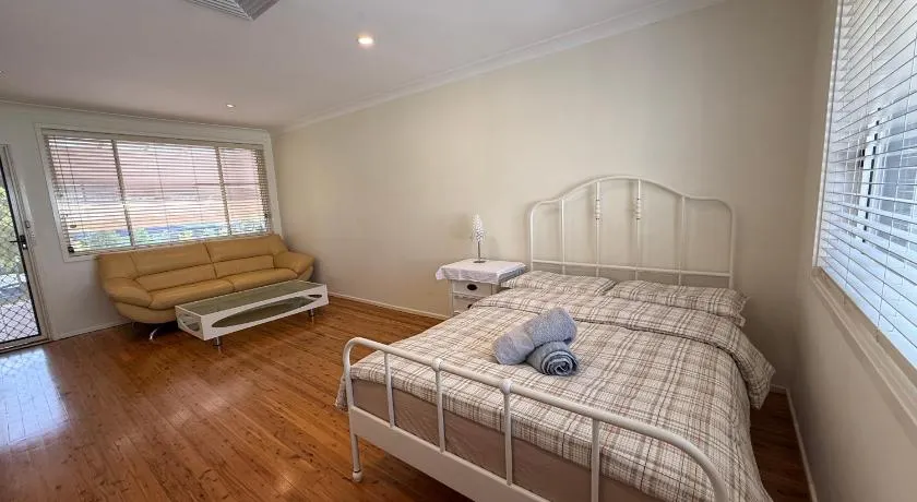 Spacious Double Room P Winston Hills - Image 1
