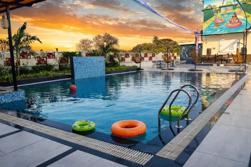 IR RESORTS - Image 1