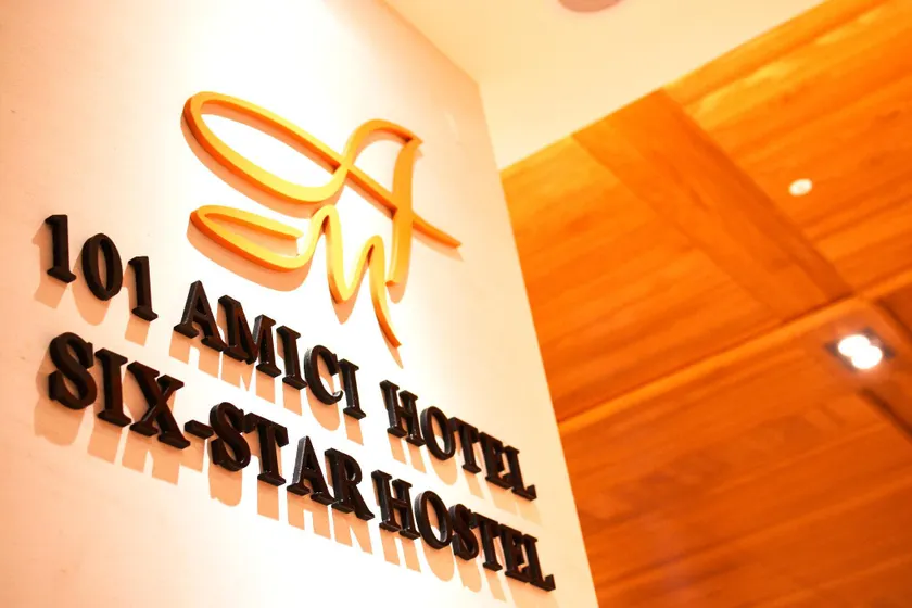 Amici Hotel Six Star Hostel - Image 1